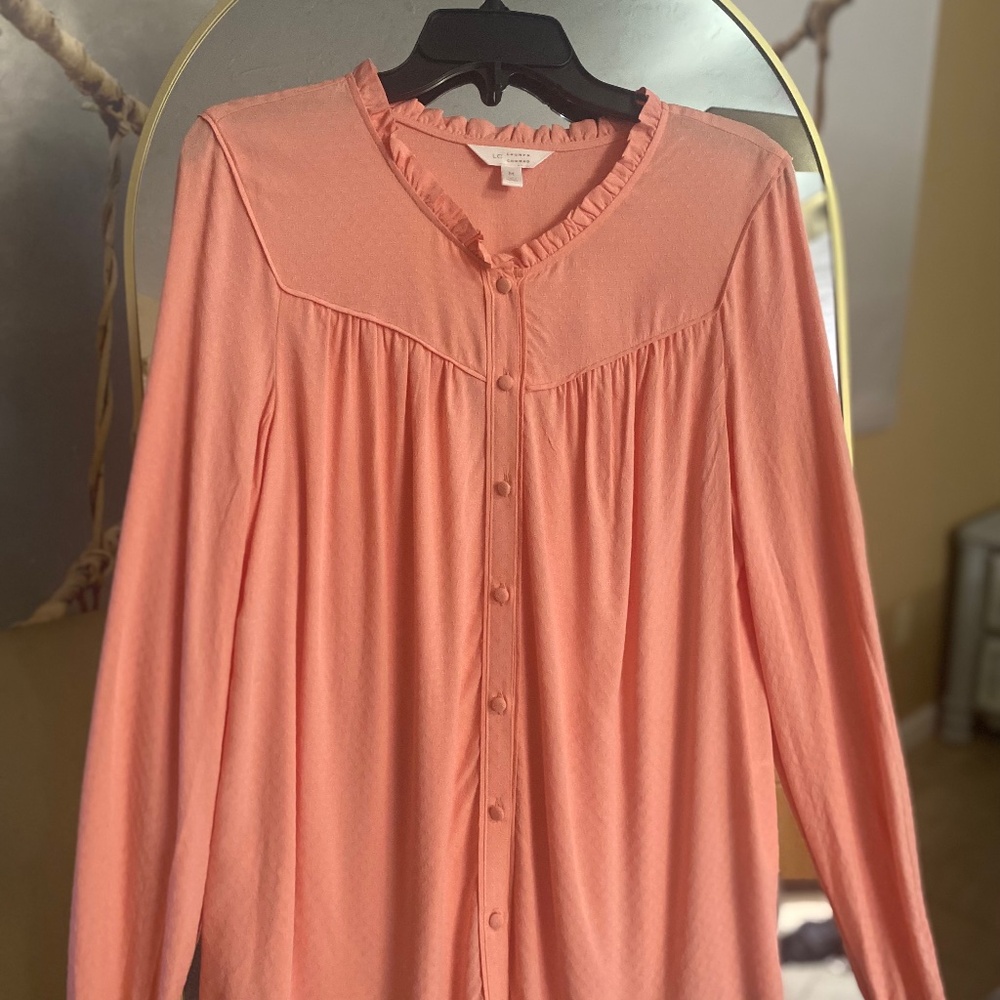 Women’s long sleeve button up blouse